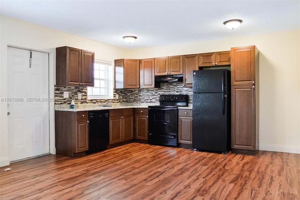 Photo of 5420 NE 22nd Ter #5, Fort Lauderdale, FL 33308 (MLS # A12013886)