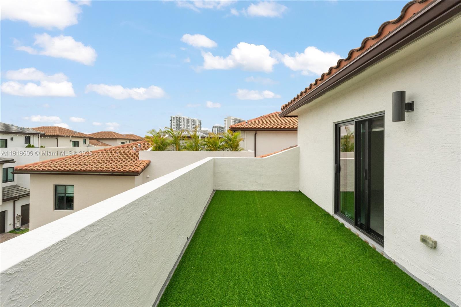 DOWNTOWN DORAL SOUTH PHAS - Residential Lease
