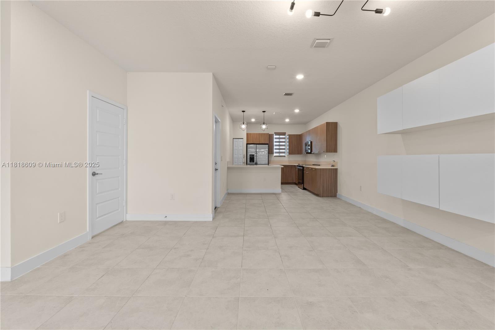 DOWNTOWN DORAL SOUTH PHAS - Residential Lease