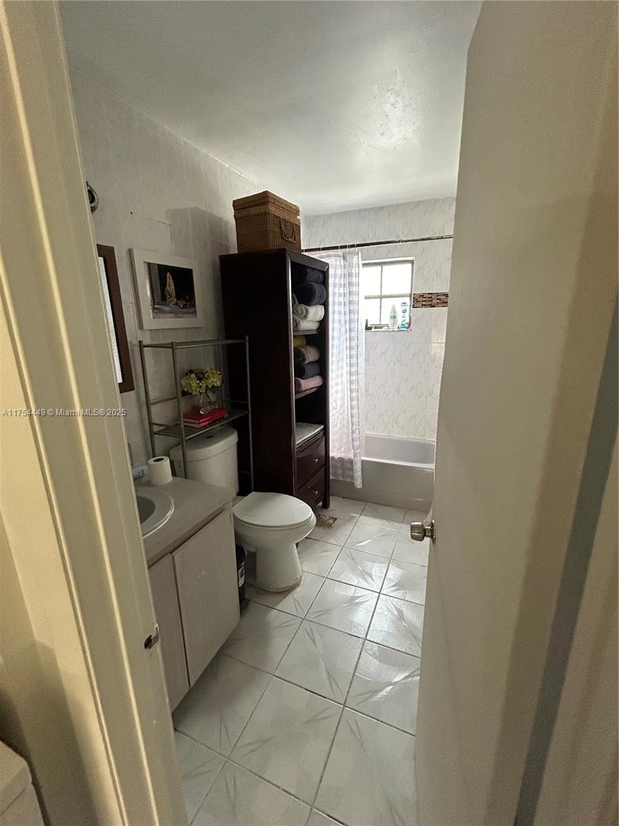 ALTAMIRA GARDENS CONDO - Residential