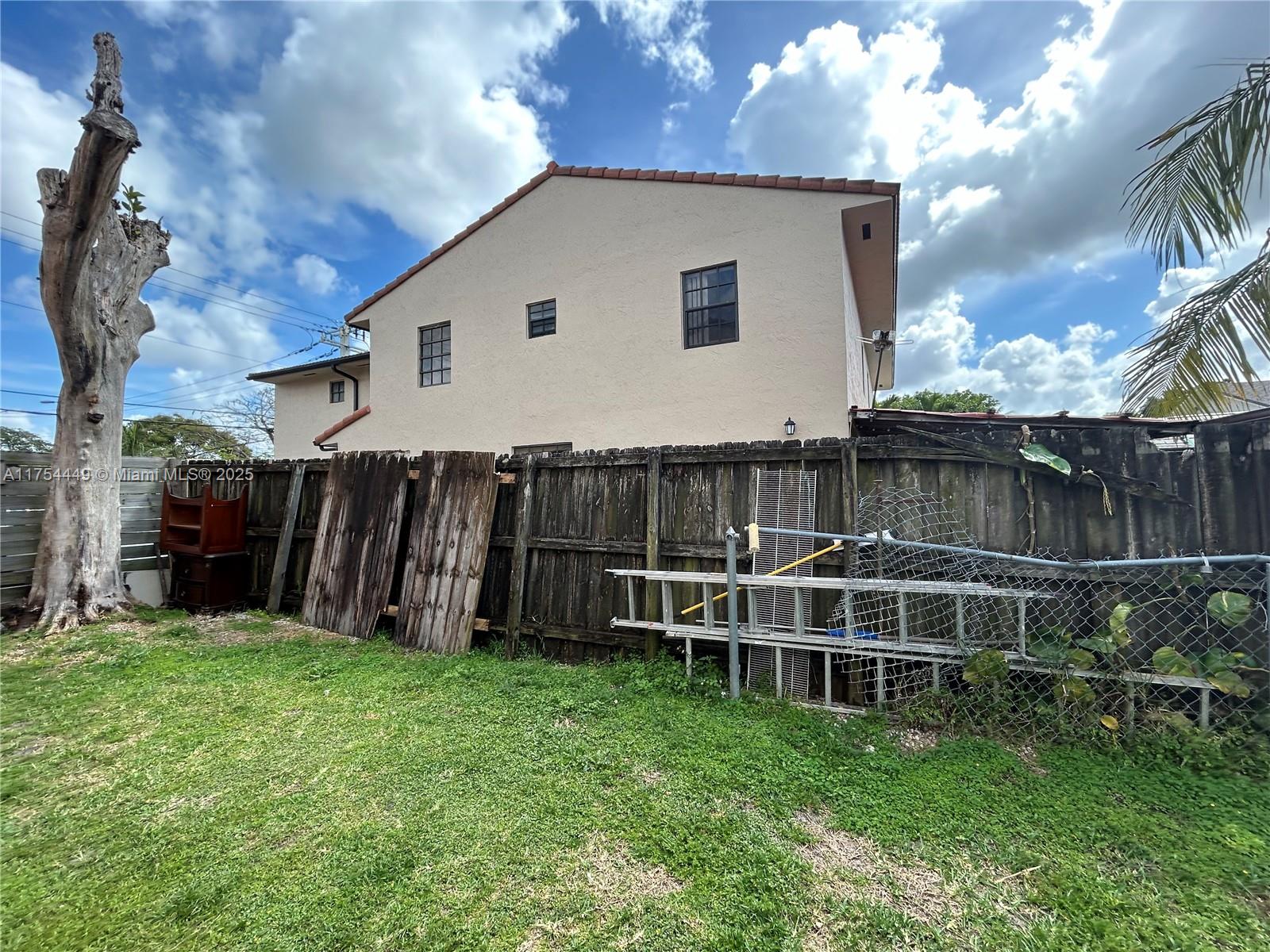 ALTAMIRA GARDENS CONDO - Residential