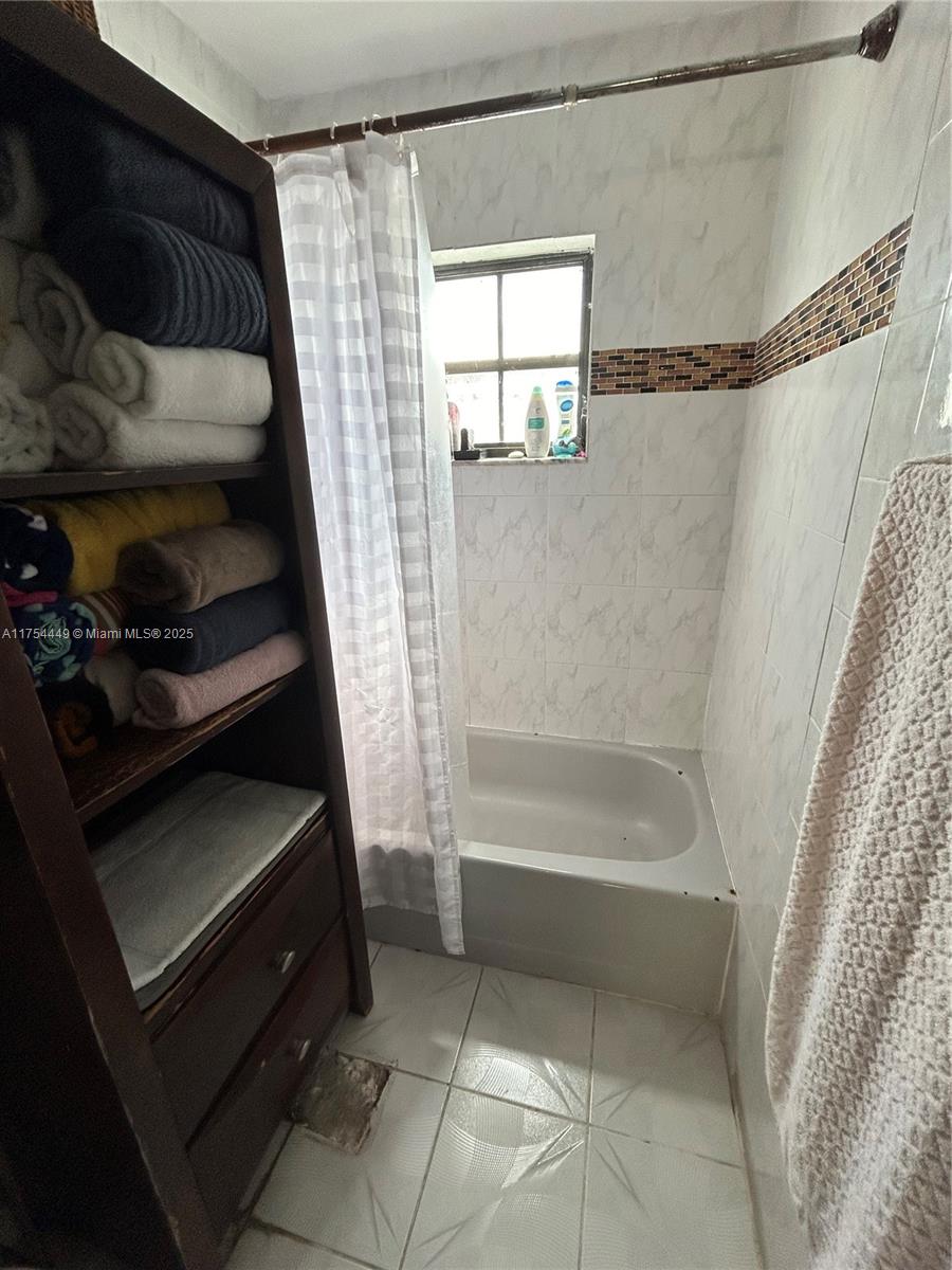 ALTAMIRA GARDENS CONDO - Residential