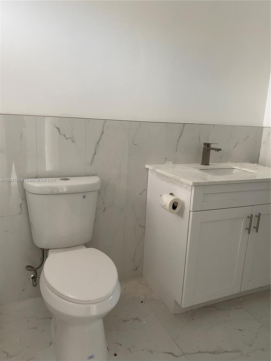 QUINSANA GARDENS CONDO - Residential Lease