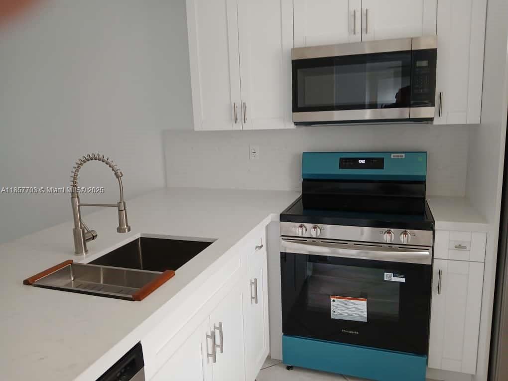 QUINSANA GARDENS CONDO - Residential Lease