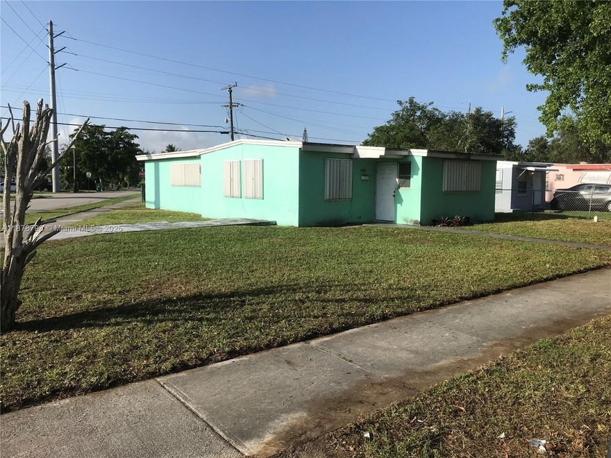 Large corner unit 3 bedrooms 2 bathrooms dinning room living room laundry room covered patio master room walking closet full bathroom bathtub newly painted hurricane shattered every window