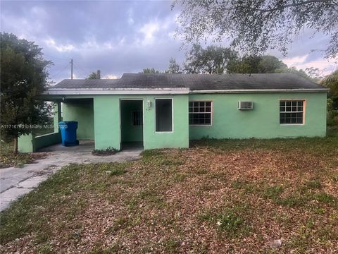 5639 SW 26th St West Park FL 33023