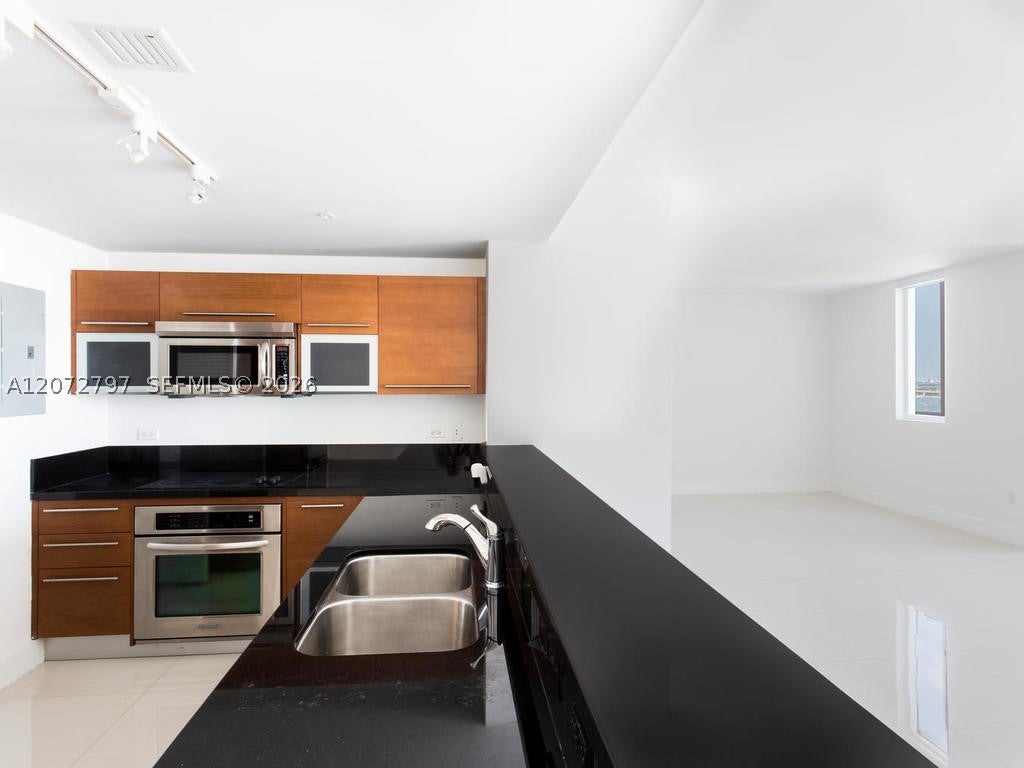 244 Biscayne Blvd 2402