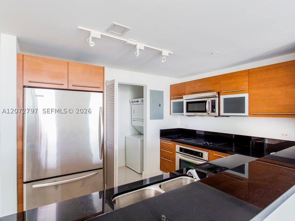 244 Biscayne Blvd 2402