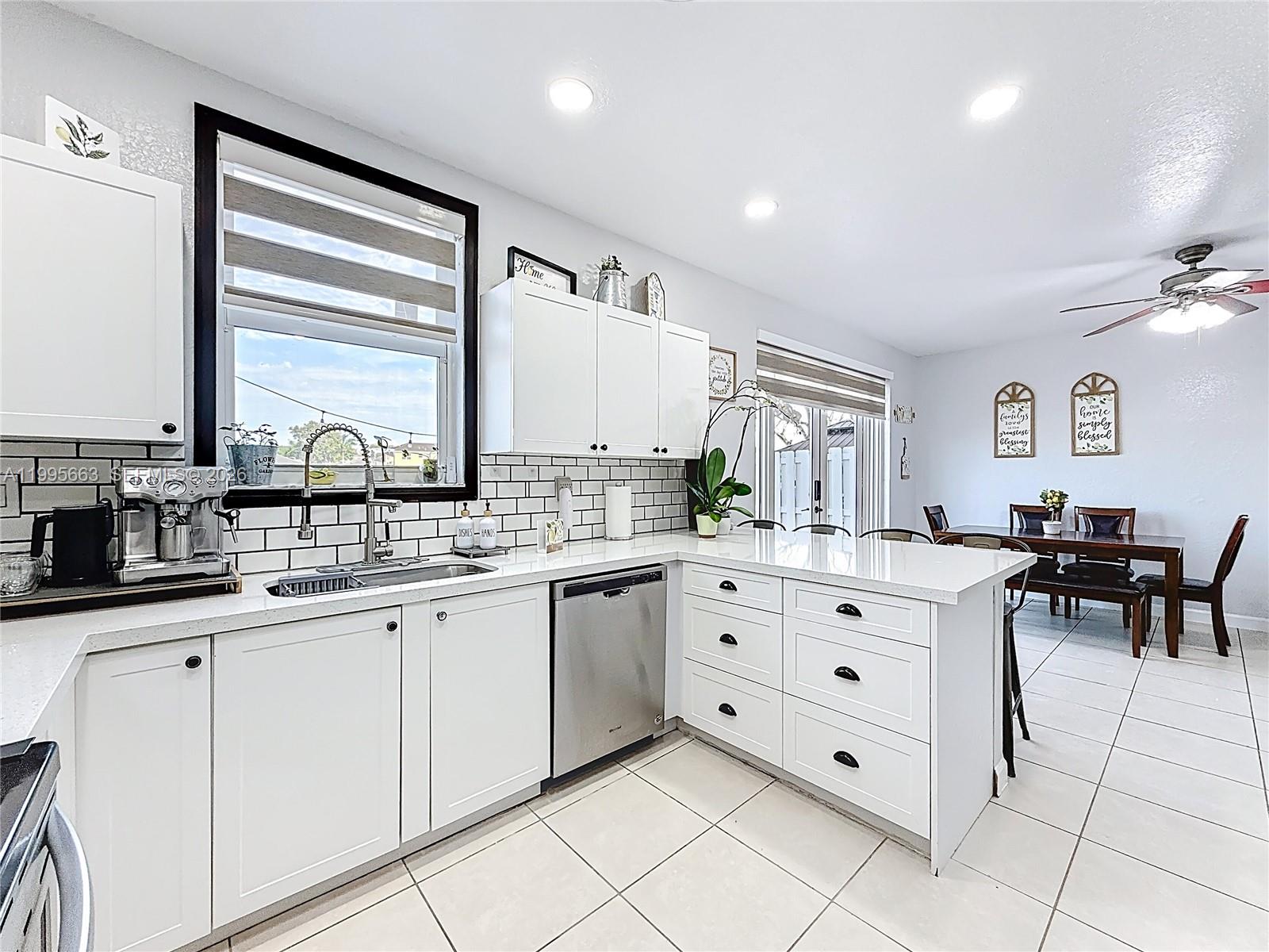 FLORIDIAN ISLES SOUTH - Residential