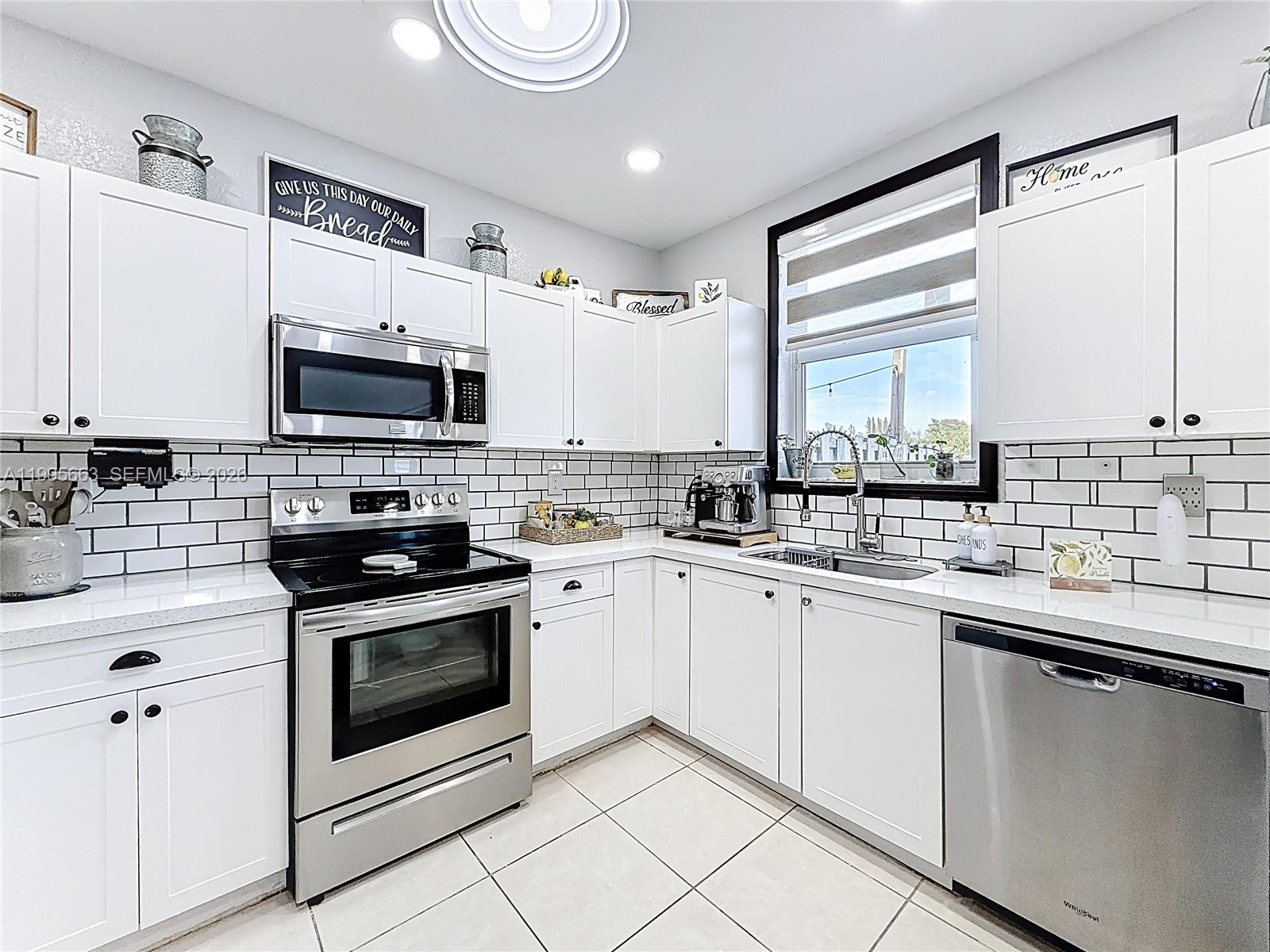 FLORIDIAN ISLES SOUTH - Residential