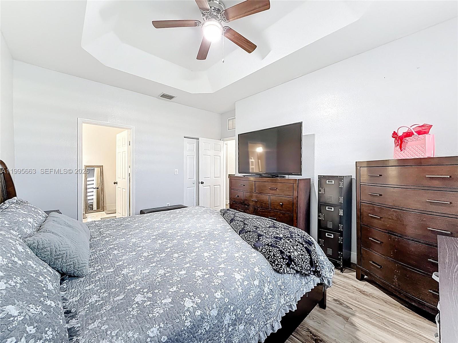 FLORIDIAN ISLES SOUTH - Residential