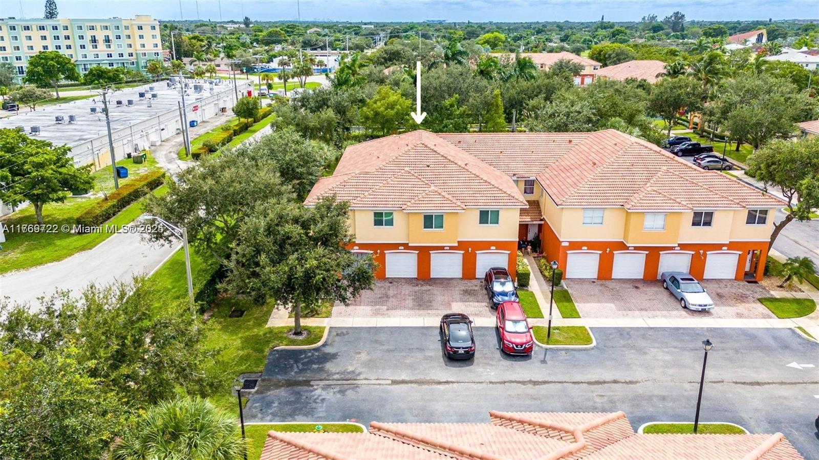 3340 Palomino Dr 221-2, Davie, Broward County, Florida - 3 Bedrooms  
2 Bathrooms - 