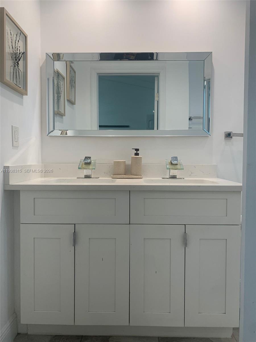 PALM LANE VILLA NO 4 - Residential