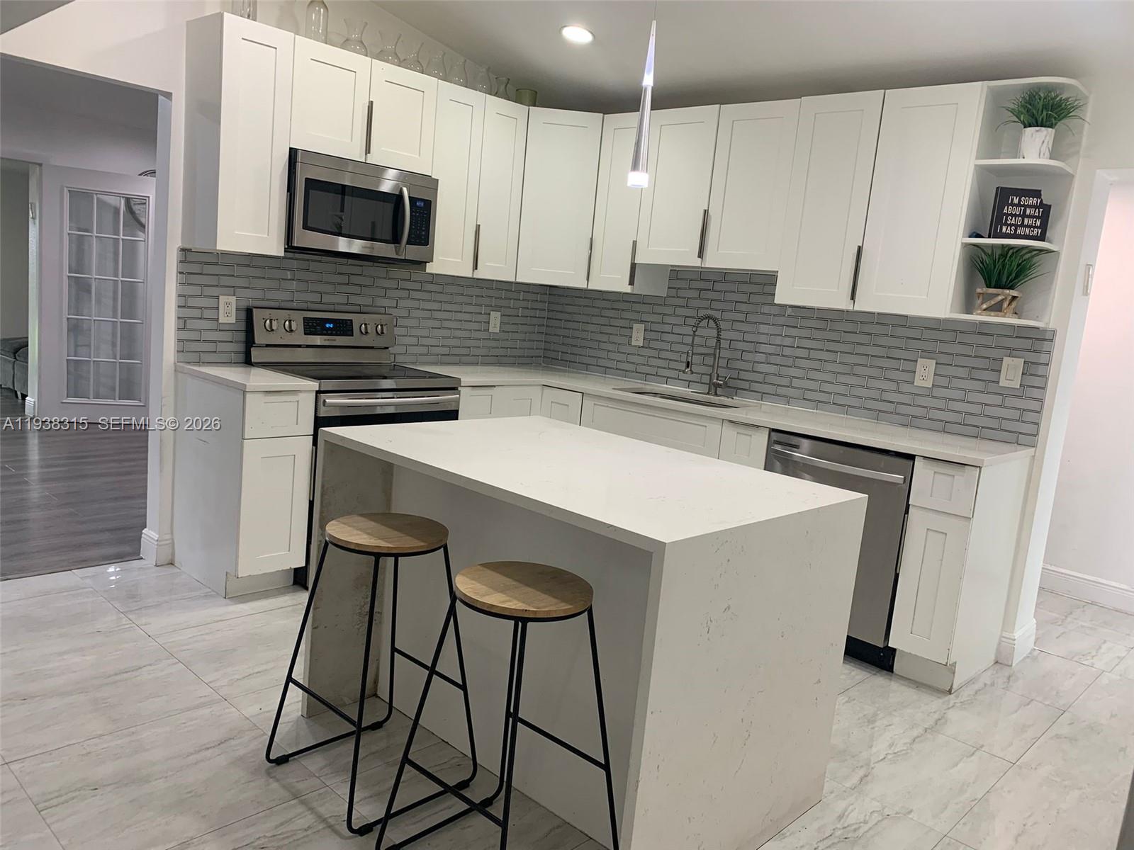 PALM LANE VILLA NO 4 - Residential