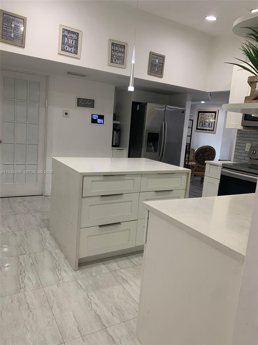 PALM LANE VILLA NO 4 - Residential