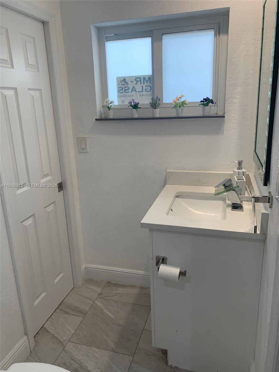 PALM LANE VILLA NO 4 - Residential