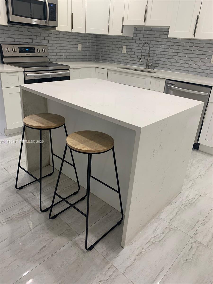 PALM LANE VILLA NO 4 - Residential