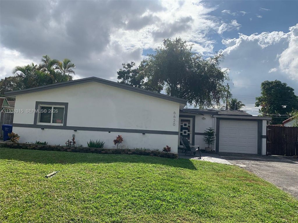 Photo of 6620 Custer St, Hollywood, FL 33024 (MLS # A11938315)