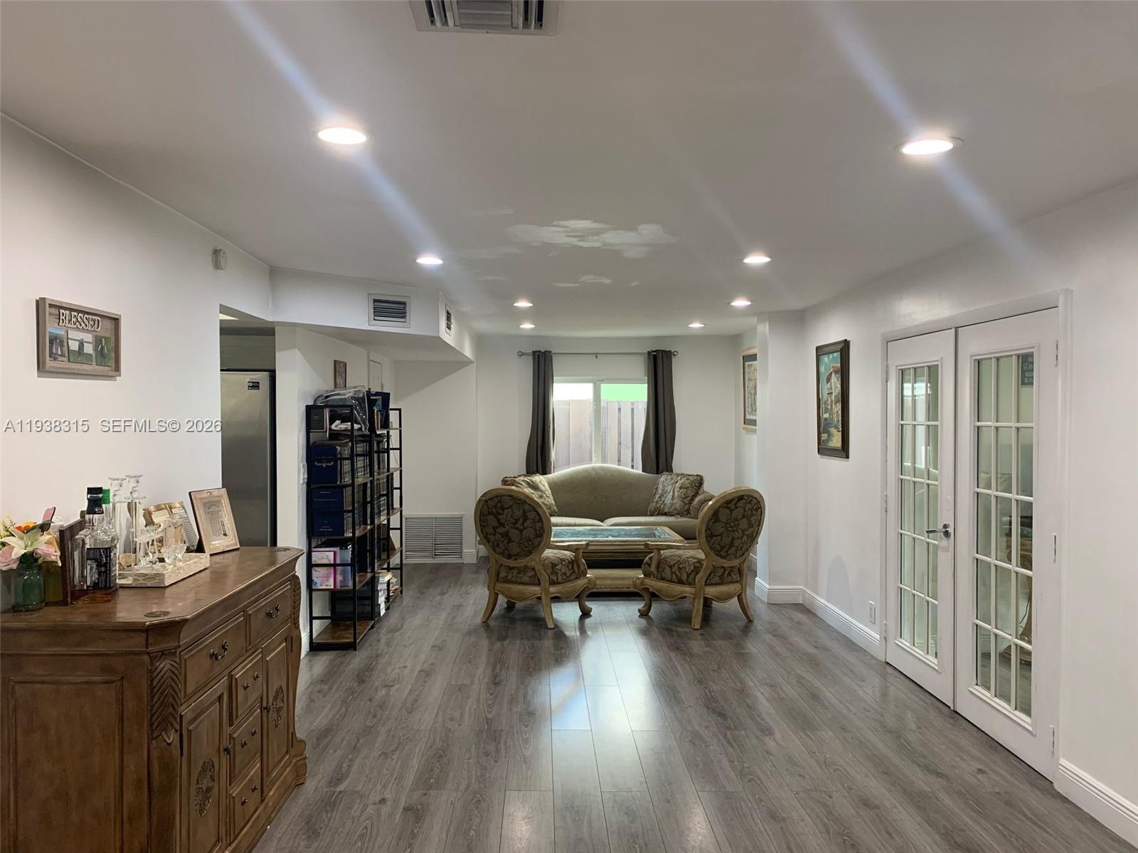 PALM LANE VILLA NO 4 - Residential