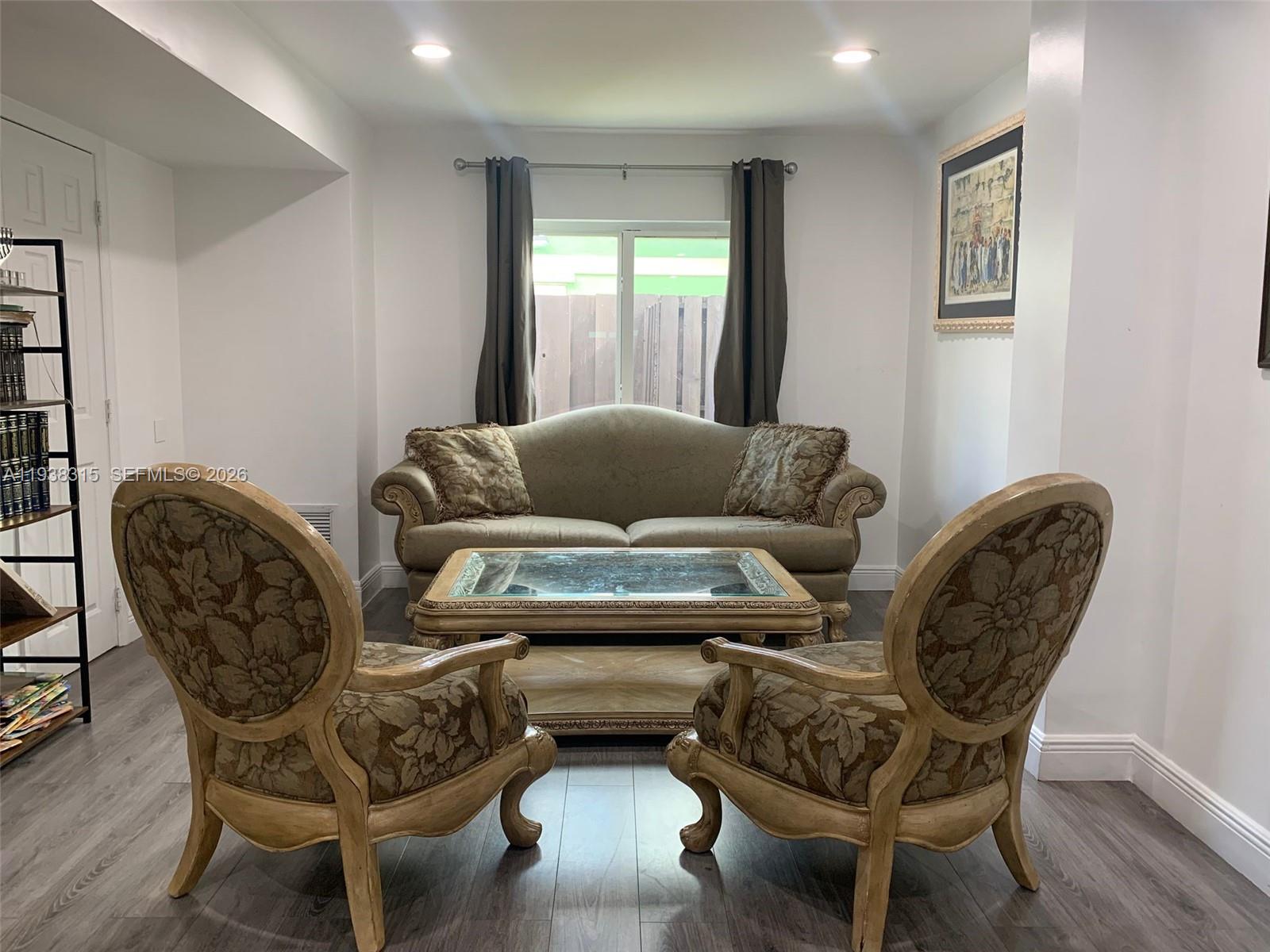 PALM LANE VILLA NO 4 - Residential