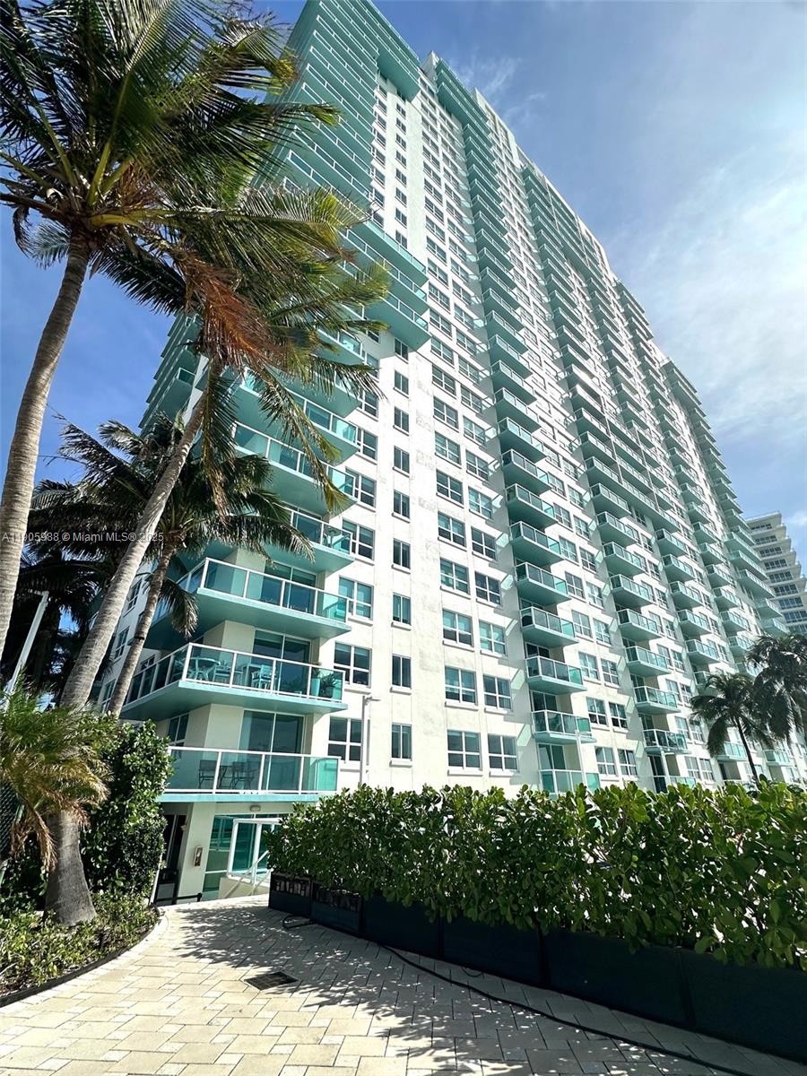 THE FLORIDIAN CONDO - Residential Lease