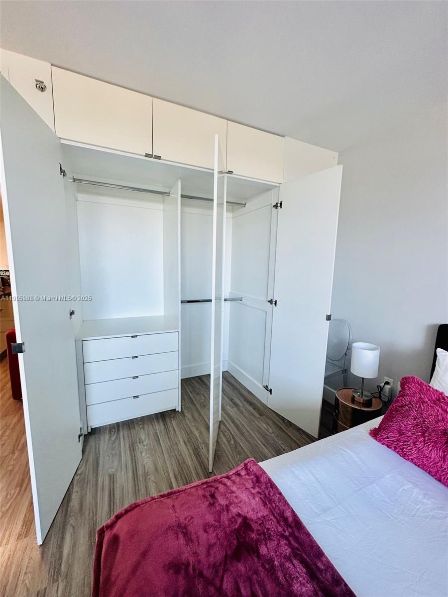 THE FLORIDIAN CONDO - Residential Lease