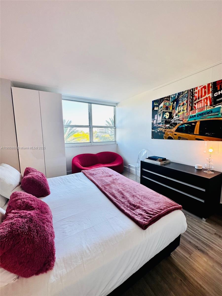 THE FLORIDIAN CONDO - Residential Lease