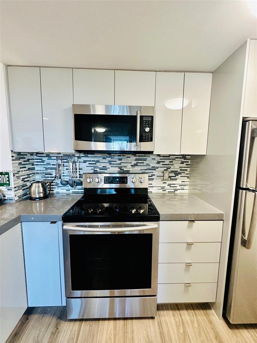 THE FLORIDIAN CONDO - Residential Lease