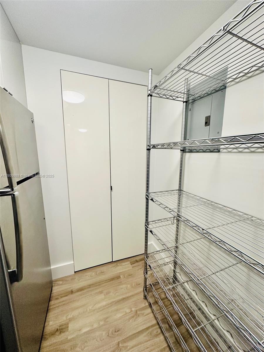 THE FLORIDIAN CONDO - Residential Lease