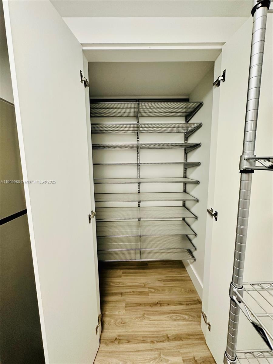 THE FLORIDIAN CONDO - Residential Lease