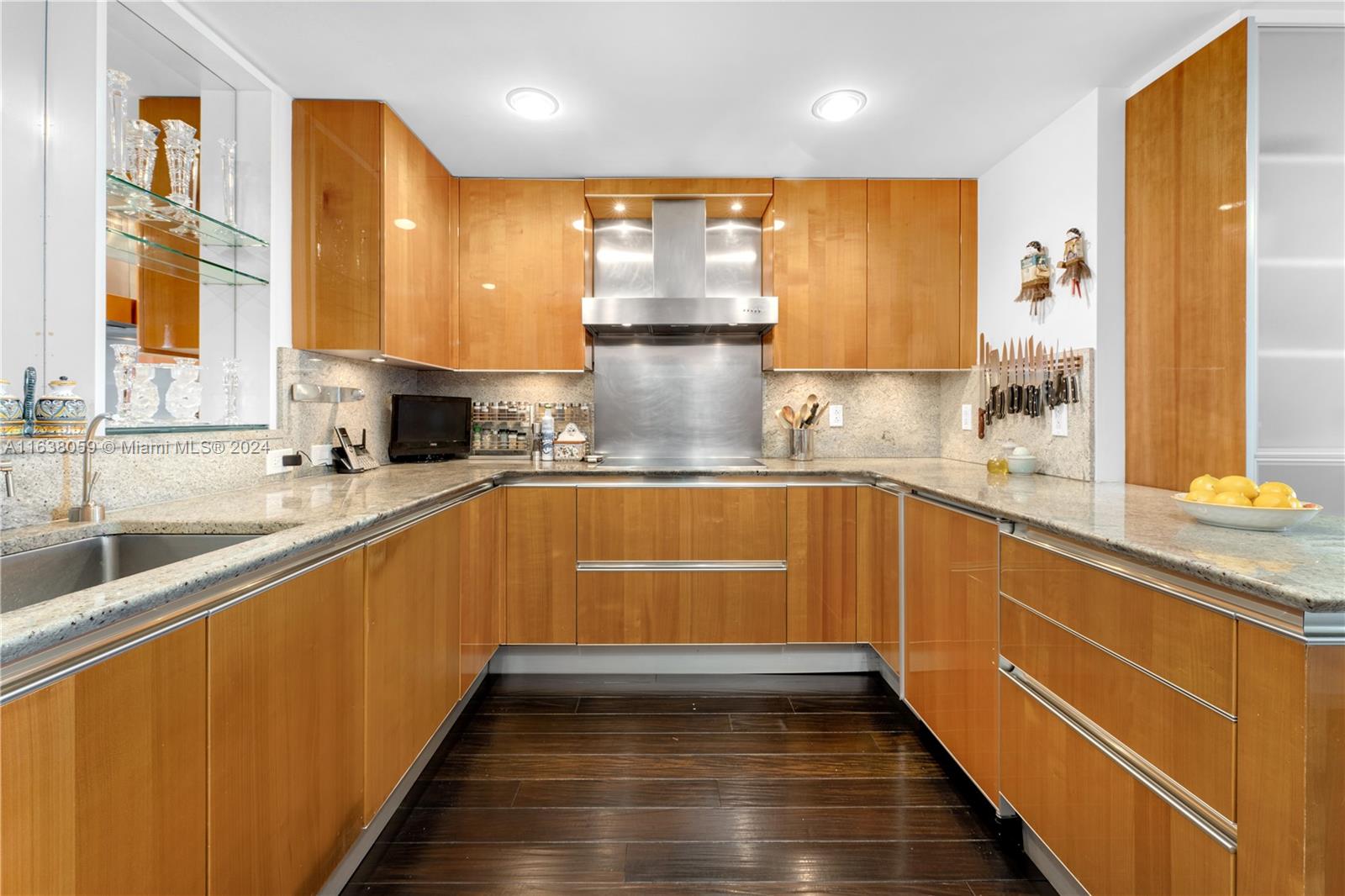 GROVENOR HOUSE CONDO - Residential