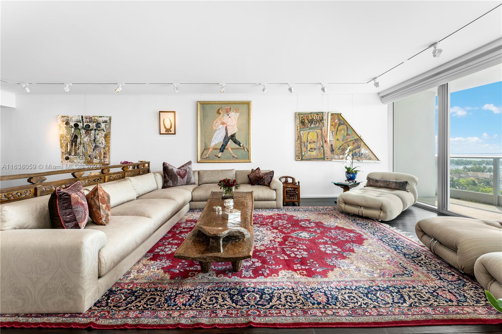 GROVENOR HOUSE CONDO - Residential