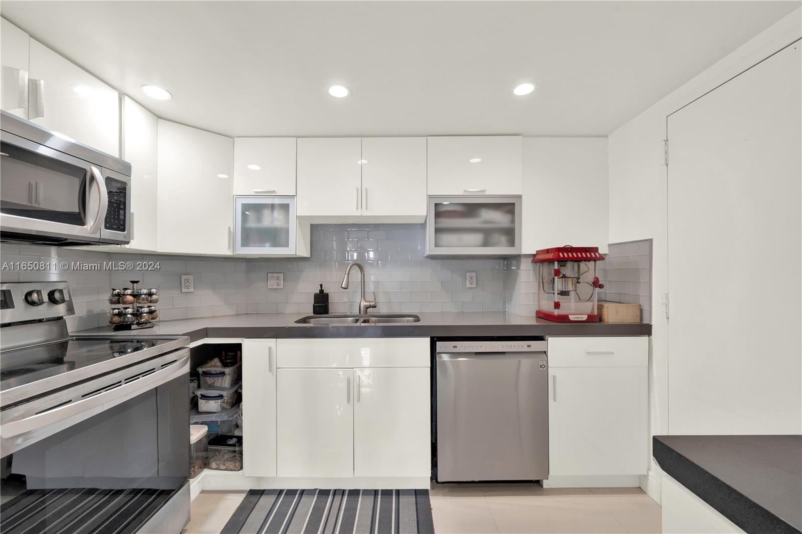 ARLEN HOUSE WEST CONDO - Residential