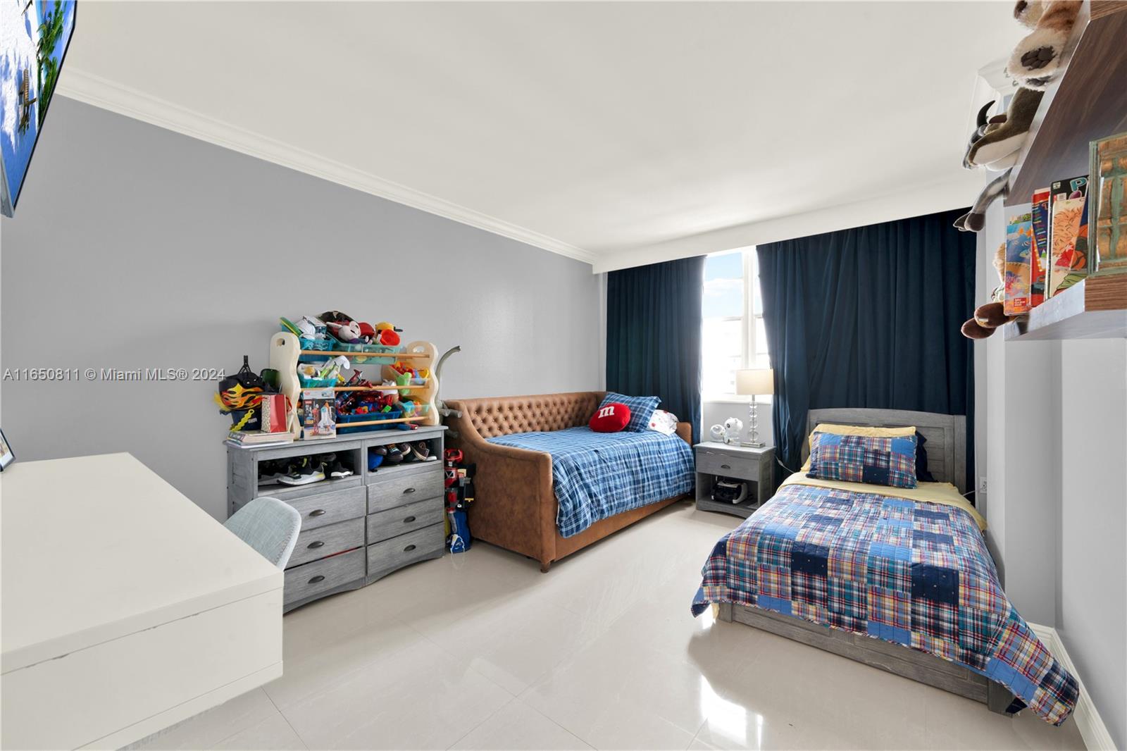 ARLEN HOUSE WEST CONDO - Residential