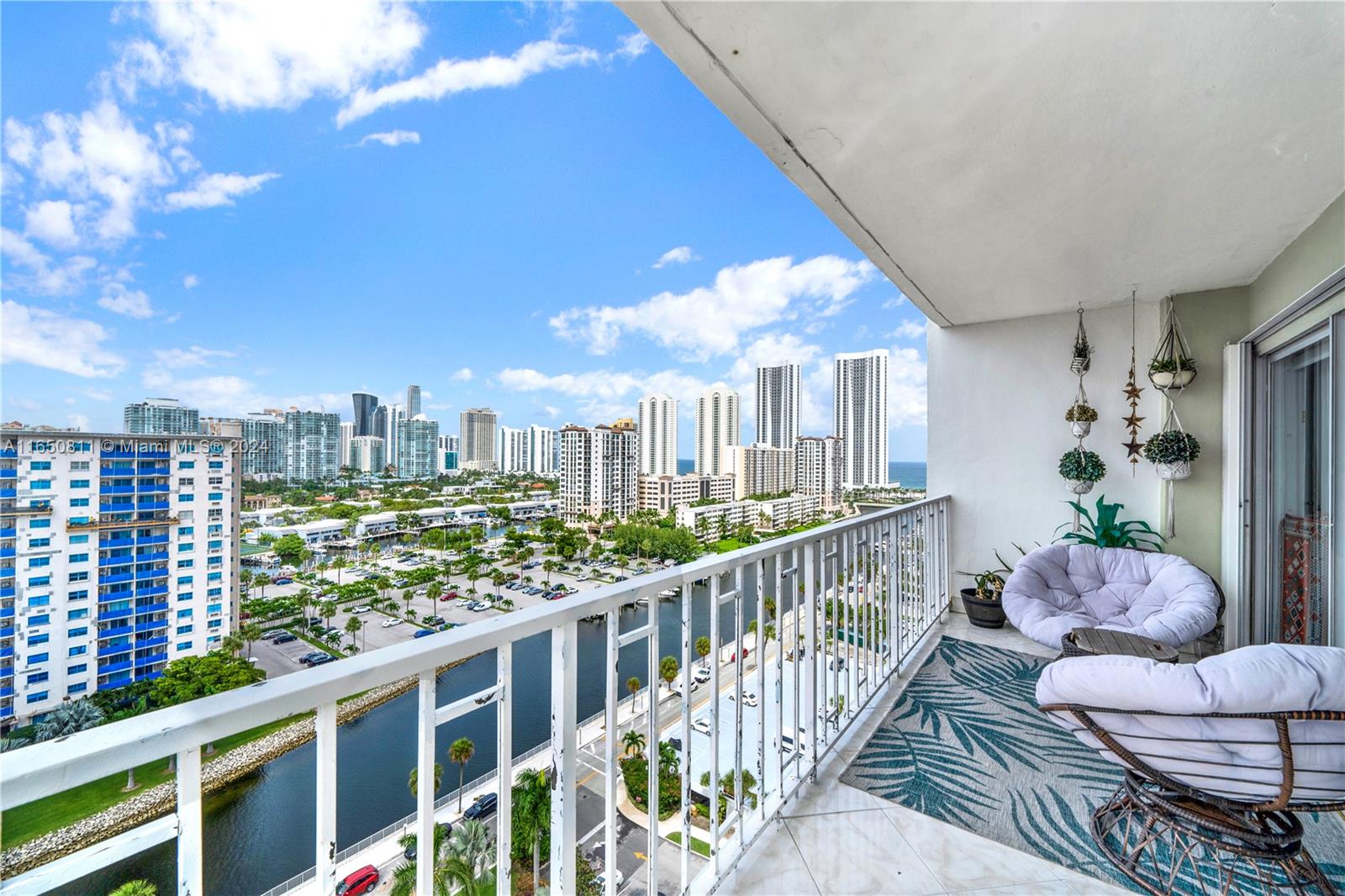 500 Bayview Dr 1521