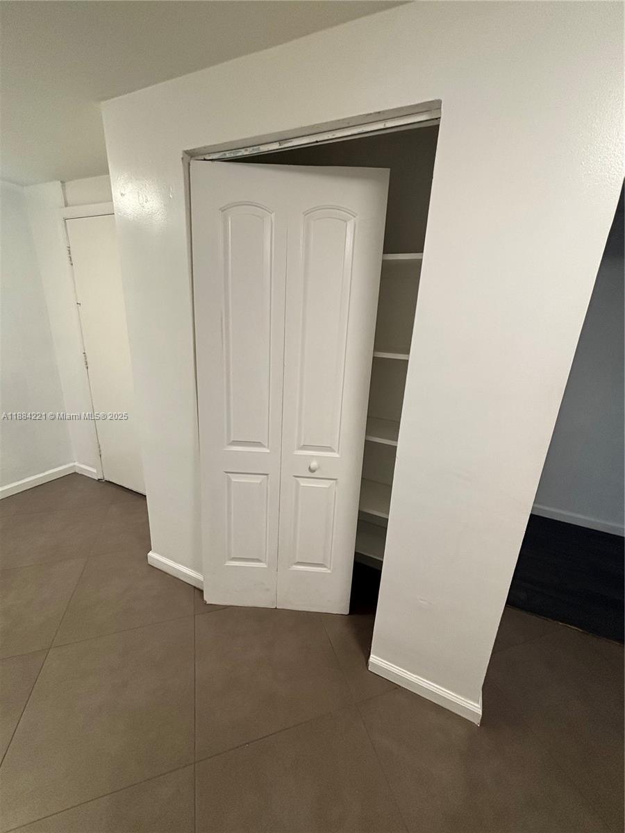 EASTERN SHORES WHITE HOUS - Residential