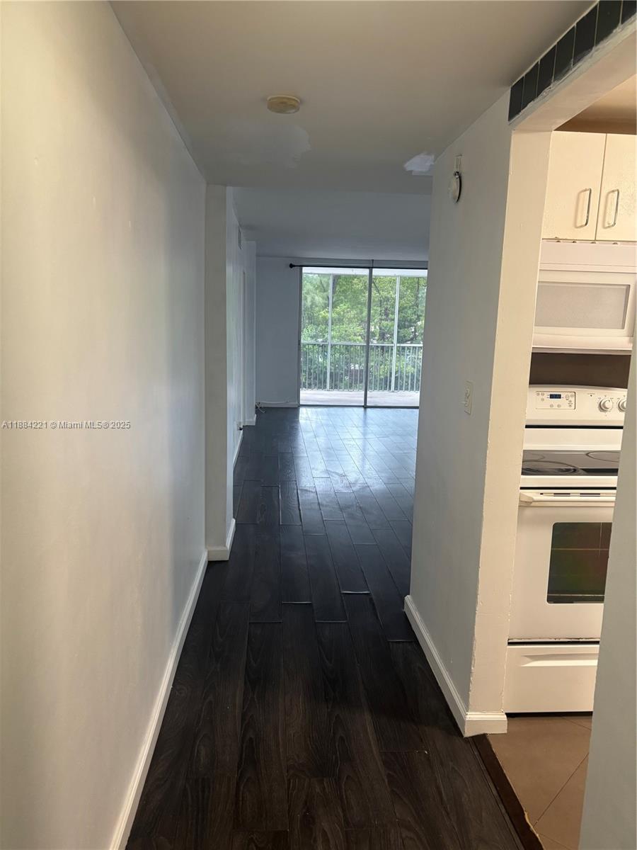 EASTERN SHORES WHITE HOUS - Residential