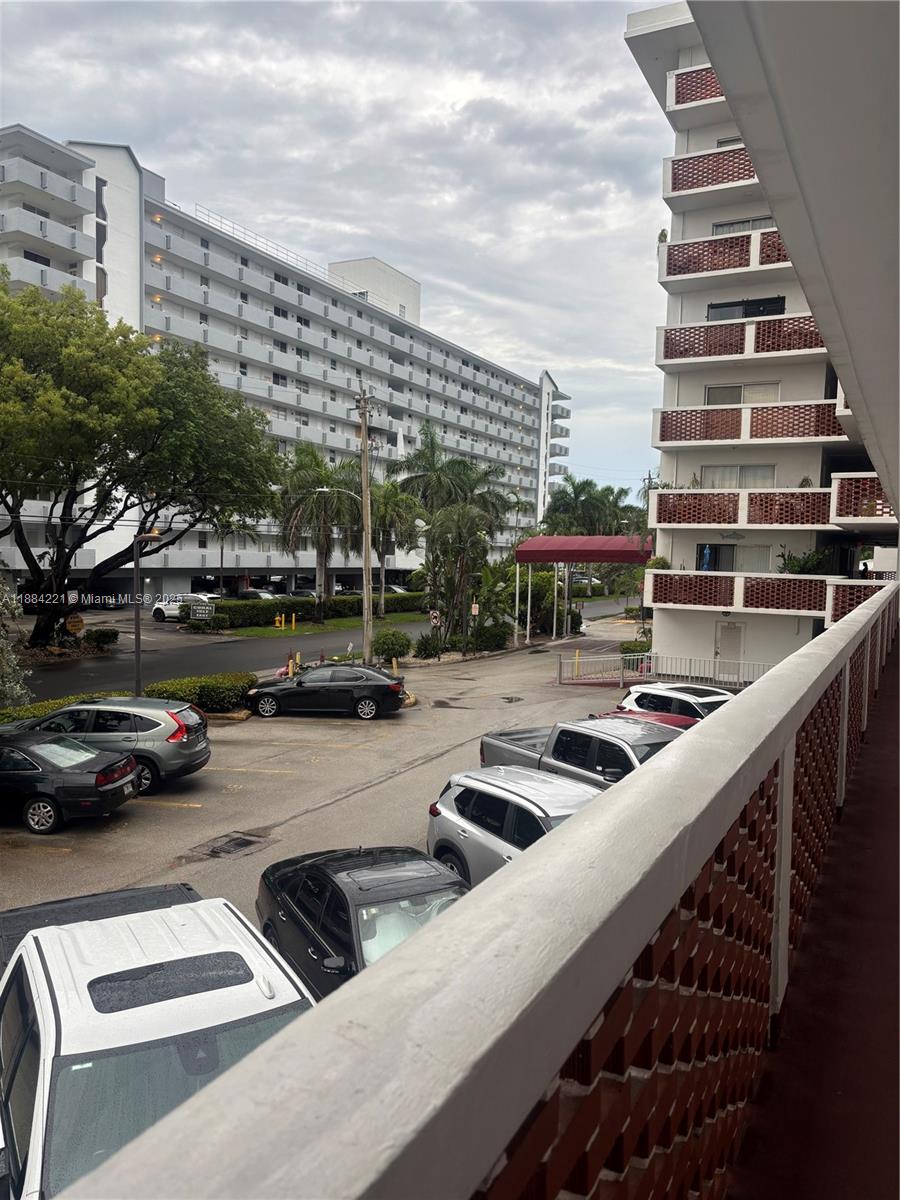 EASTERN SHORES WHITE HOUS - Residential