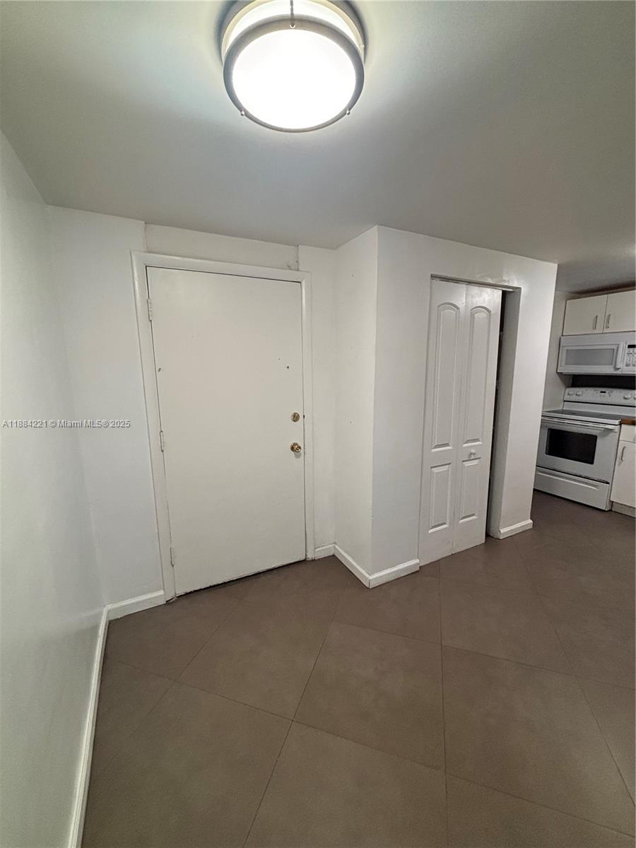 EASTERN SHORES WHITE HOUS - Residential