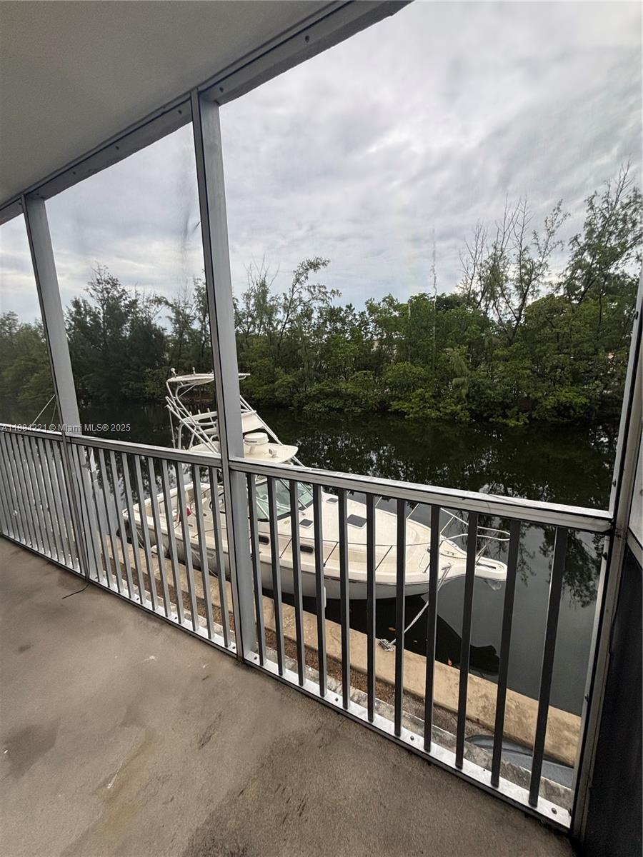 EASTERN SHORES WHITE HOUS - Residential