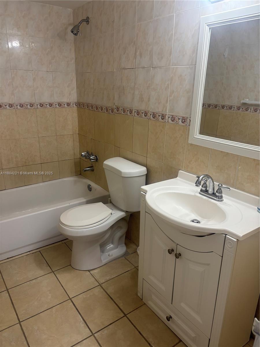 EASTERN SHORES WHITE HOUS - Residential