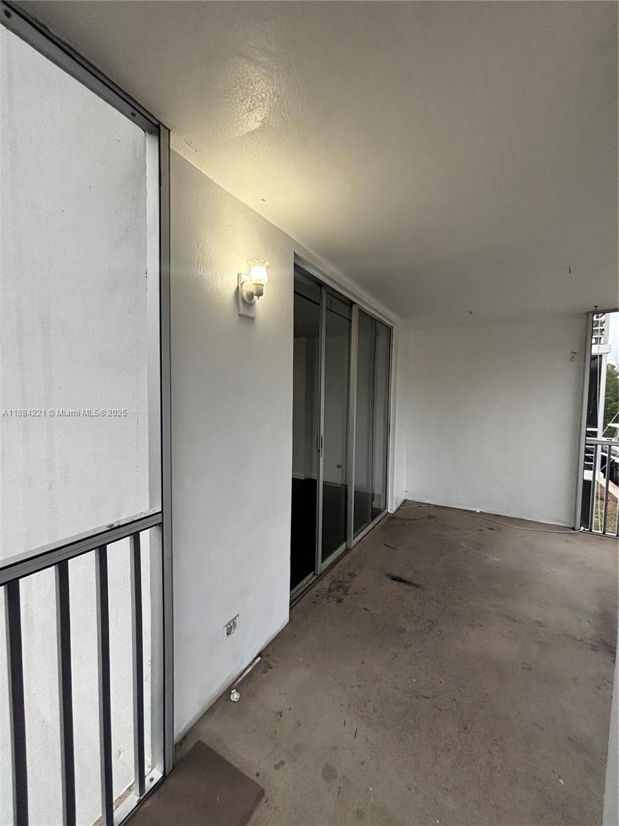 EASTERN SHORES WHITE HOUS - Residential