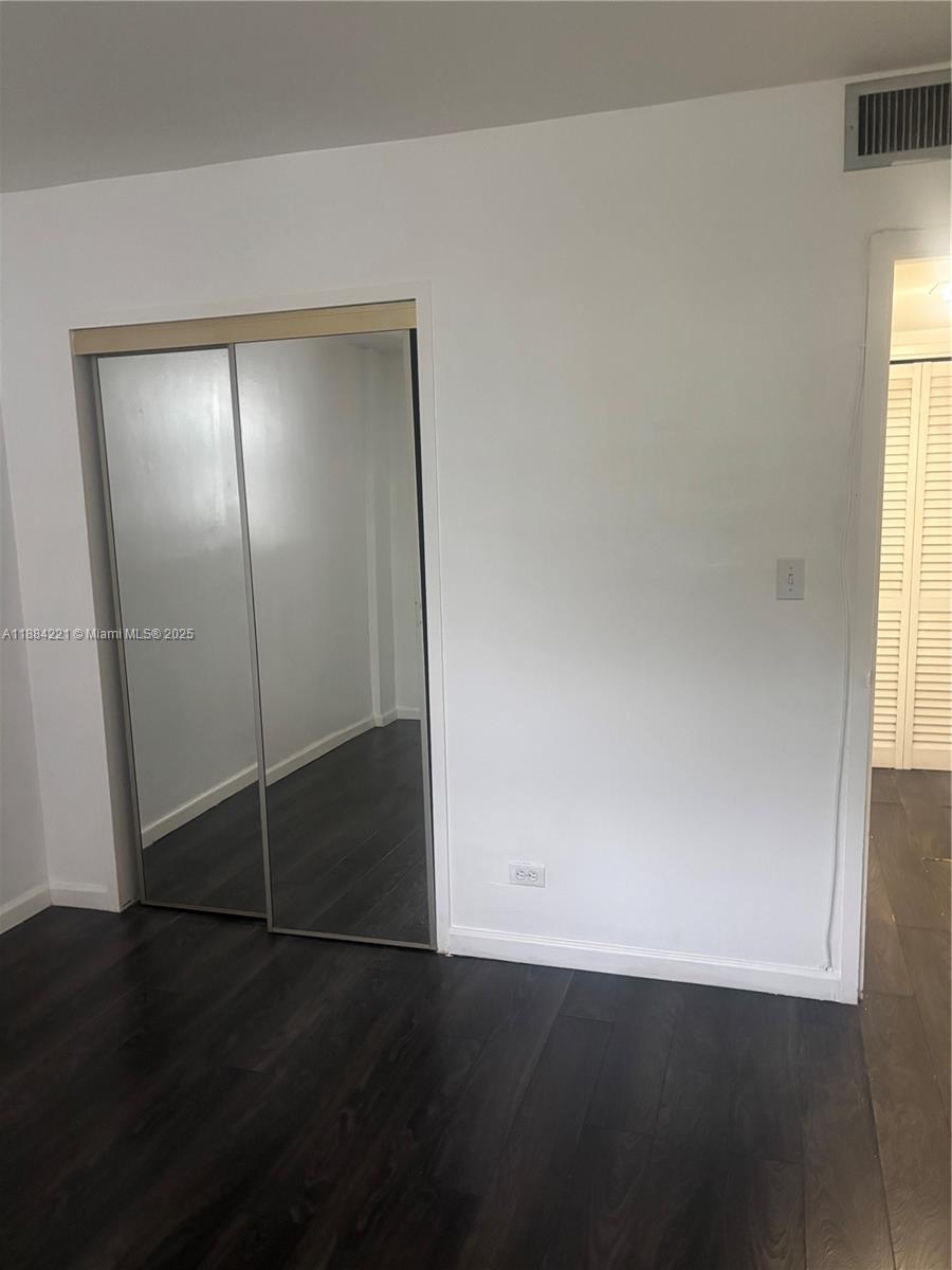 EASTERN SHORES WHITE HOUS - Residential