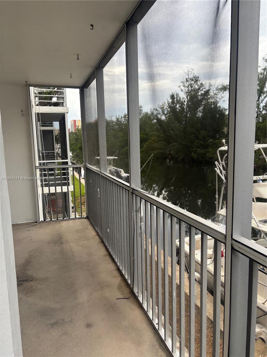 EASTERN SHORES WHITE HOUS - Residential