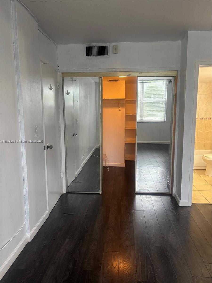 EASTERN SHORES WHITE HOUS - Residential