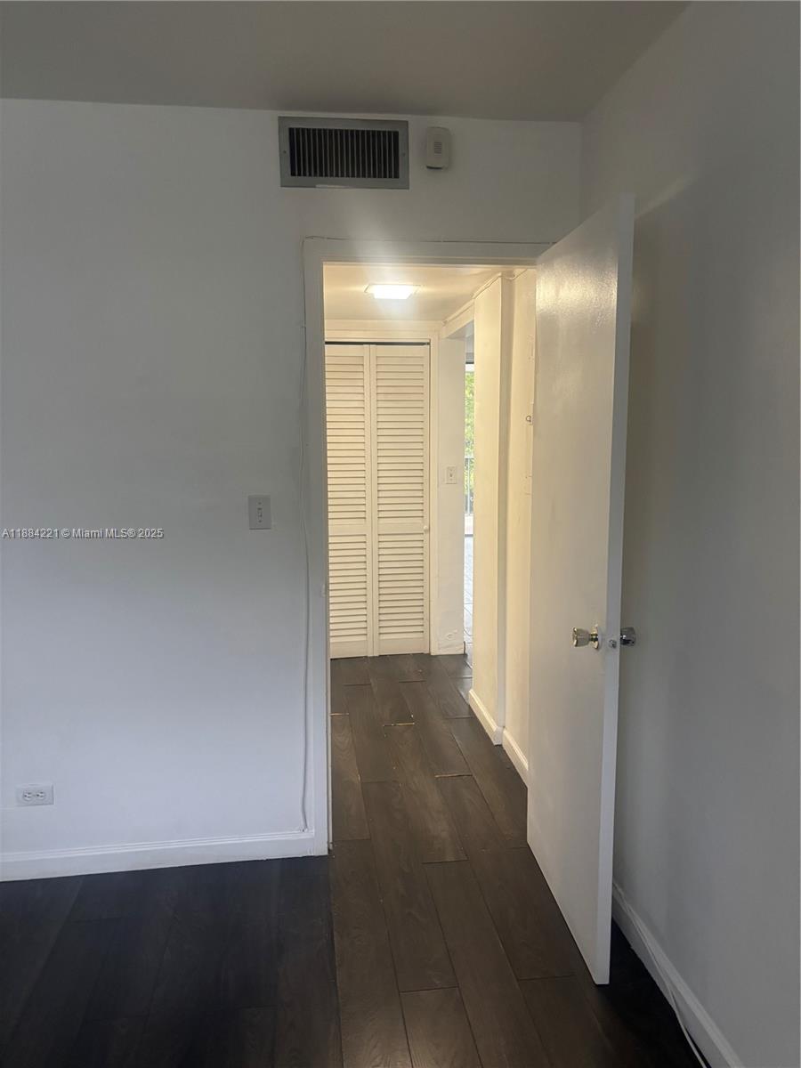 EASTERN SHORES WHITE HOUS - Residential