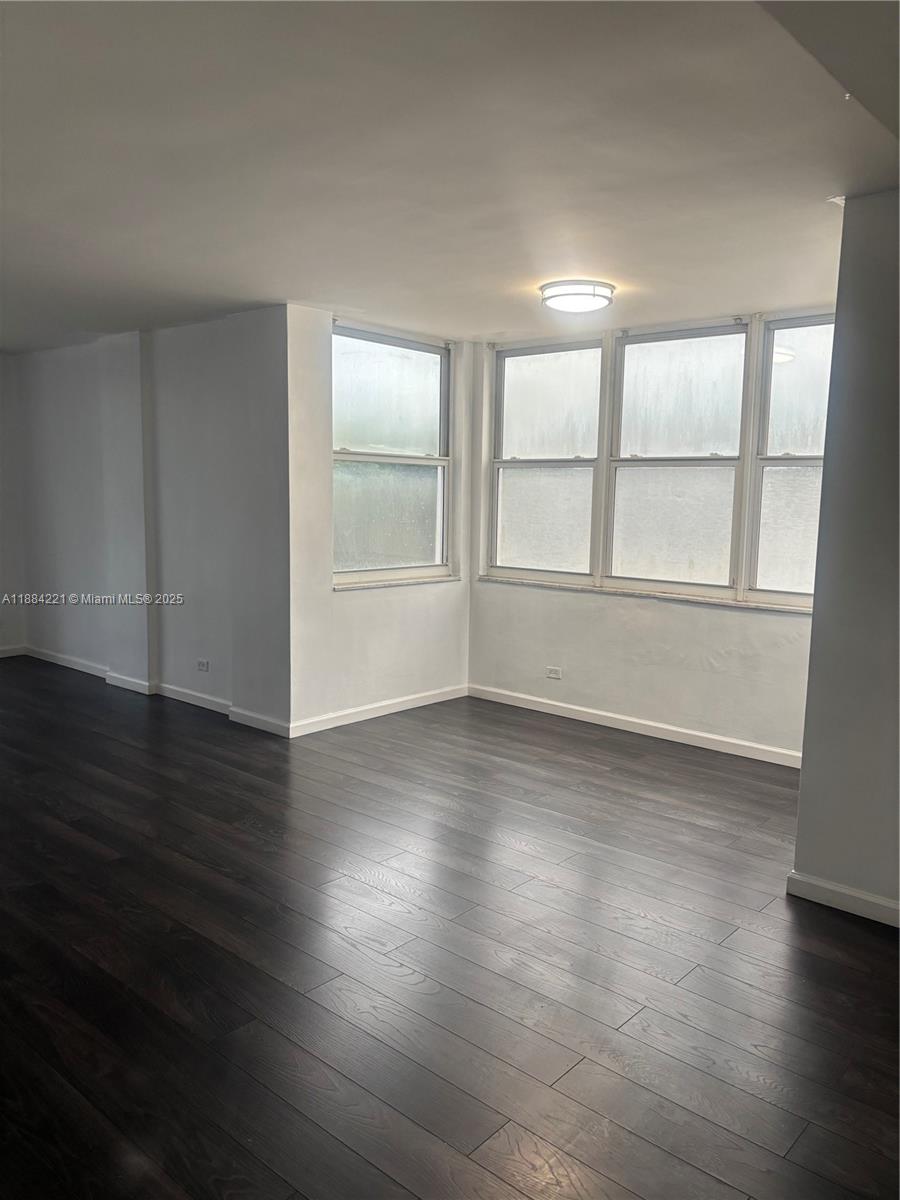 EASTERN SHORES WHITE HOUS - Residential
