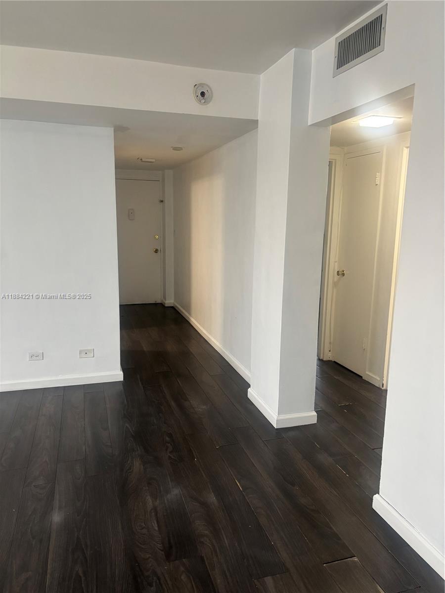 EASTERN SHORES WHITE HOUS - Residential