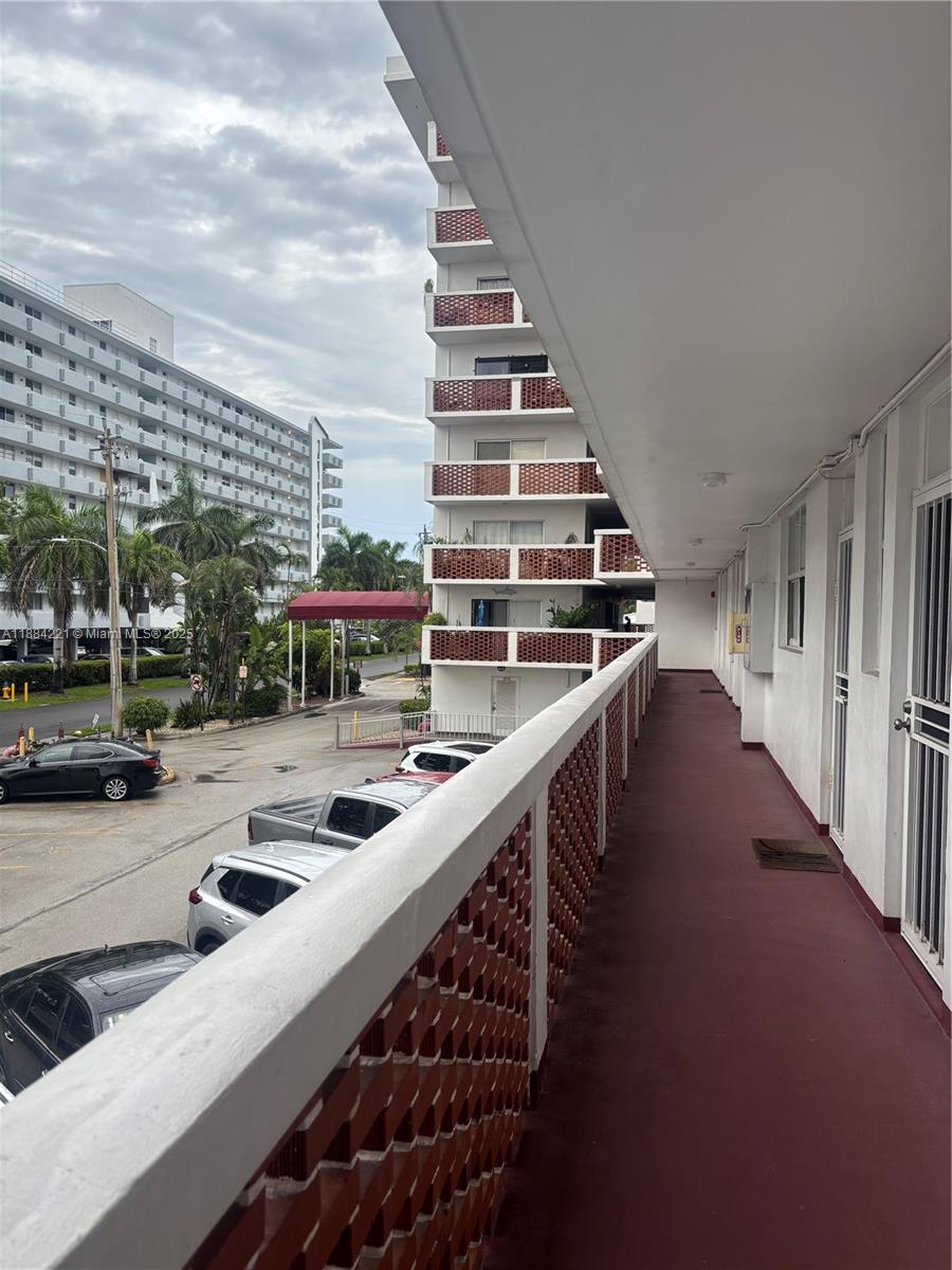 EASTERN SHORES WHITE HOUS - Residential