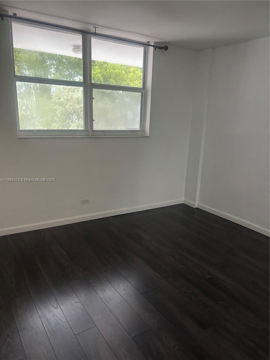 EASTERN SHORES WHITE HOUS - Residential